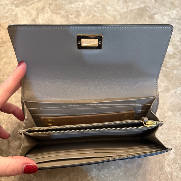 Fendi Peekaboo Continental Nappa  Beige Leather Wallet EUC - Picture 4 of 7